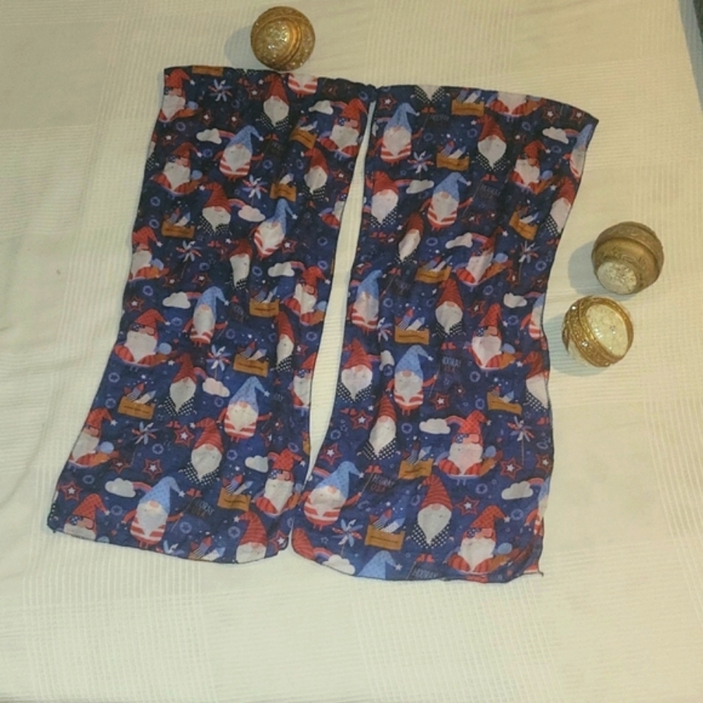 NWOT X-MAS SCARFS